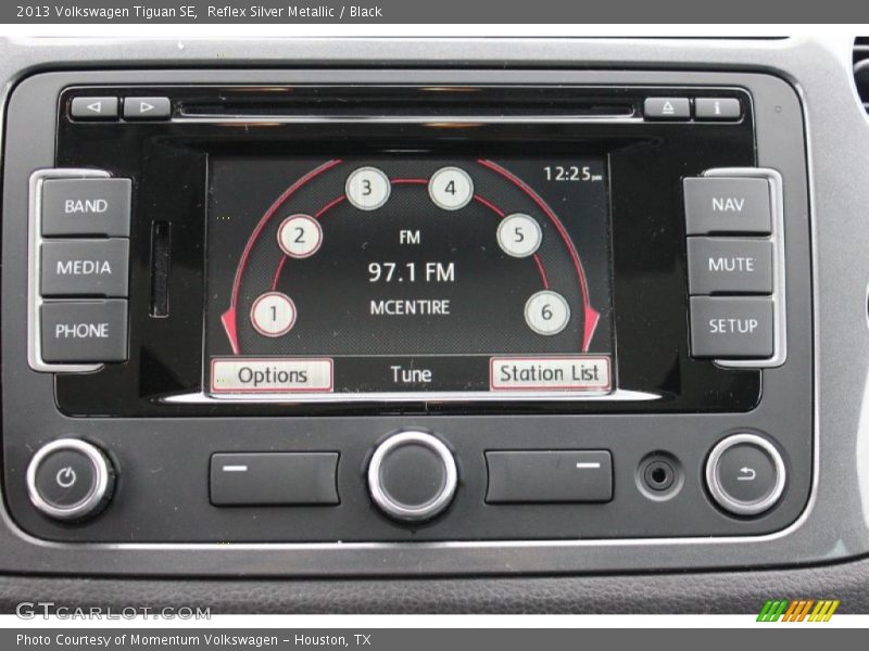Reflex Silver Metallic / Black 2013 Volkswagen Tiguan SE