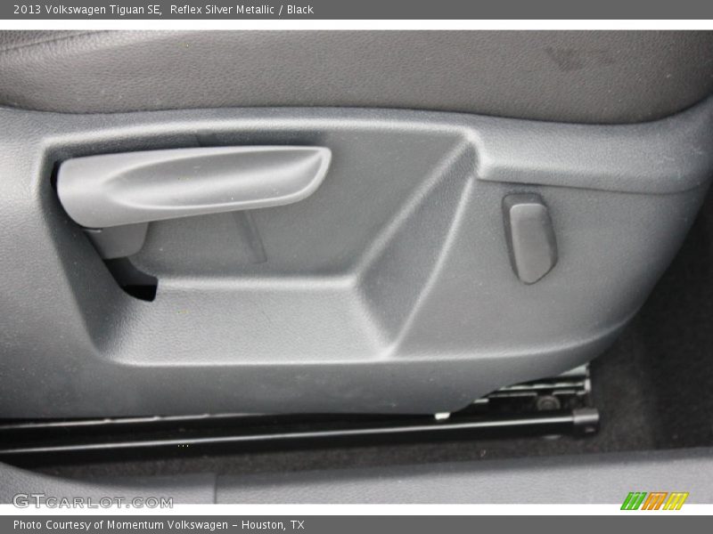 Reflex Silver Metallic / Black 2013 Volkswagen Tiguan SE