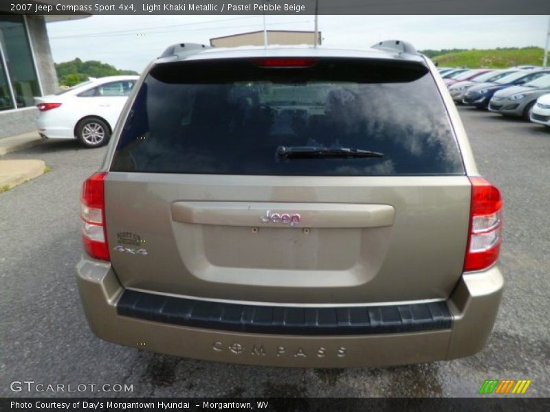 Light Khaki Metallic / Pastel Pebble Beige 2007 Jeep Compass Sport 4x4