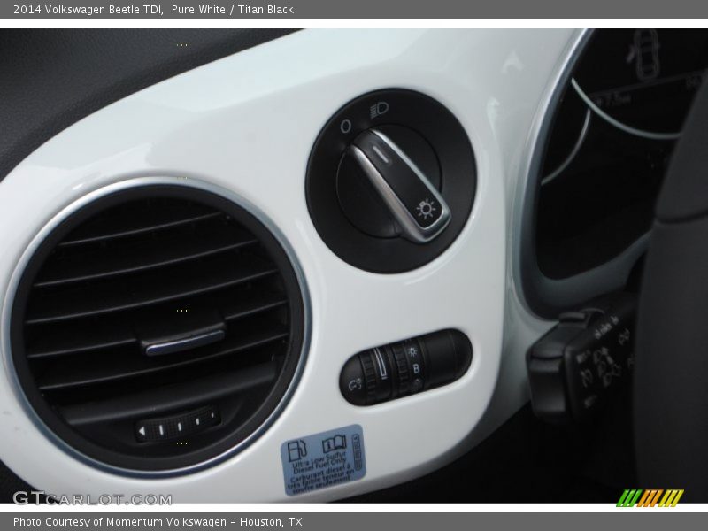 Pure White / Titan Black 2014 Volkswagen Beetle TDI