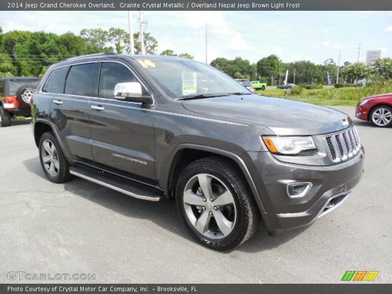 Front 3/4 View of 2014 Grand Cherokee Overland