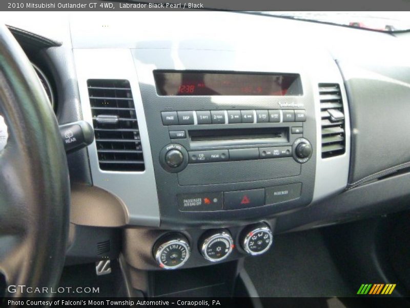Labrador Black Pearl / Black 2010 Mitsubishi Outlander GT 4WD