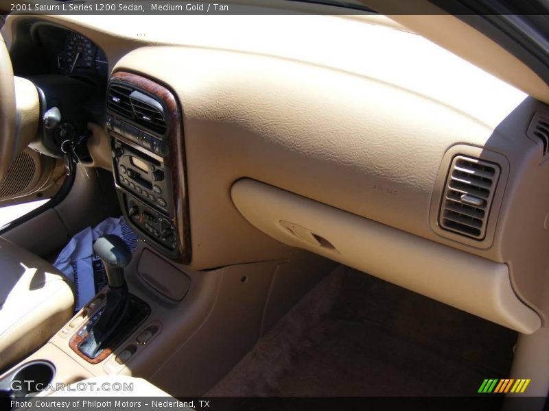 Medium Gold / Tan 2001 Saturn L Series L200 Sedan