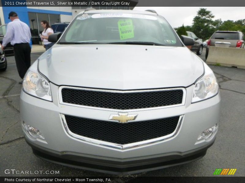 Silver Ice Metallic / Dark Gray/Light Gray 2011 Chevrolet Traverse LS