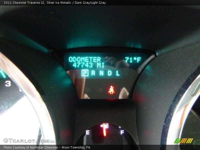 Silver Ice Metallic / Dark Gray/Light Gray 2011 Chevrolet Traverse LS