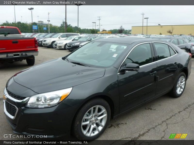 Front 3/4 View of 2015 Malibu LT