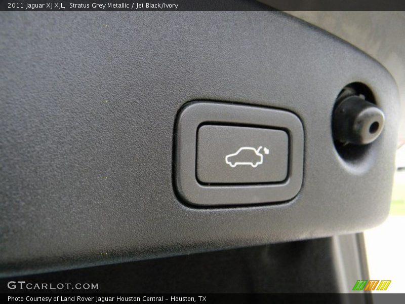 Stratus Grey Metallic / Jet Black/Ivory 2011 Jaguar XJ XJL