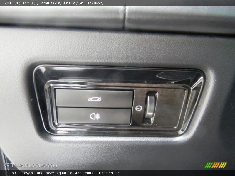 Stratus Grey Metallic / Jet Black/Ivory 2011 Jaguar XJ XJL