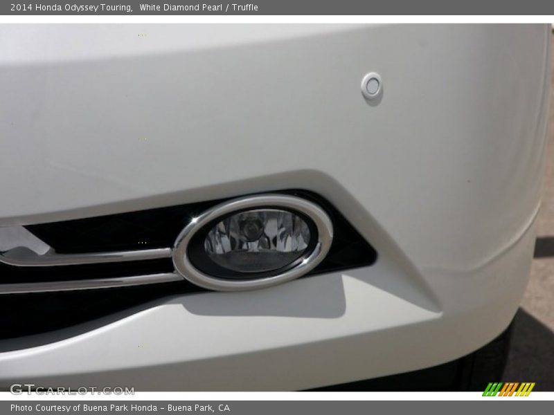 White Diamond Pearl / Truffle 2014 Honda Odyssey Touring