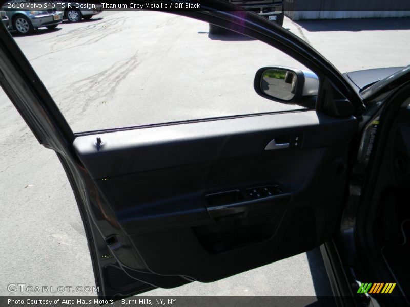 Titanium Grey Metallic / Off Black 2010 Volvo S40 T5 R-Design