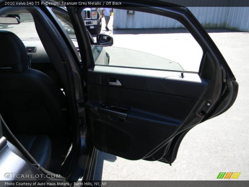 Titanium Grey Metallic / Off Black 2010 Volvo S40 T5 R-Design