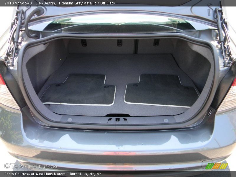 Titanium Grey Metallic / Off Black 2010 Volvo S40 T5 R-Design
