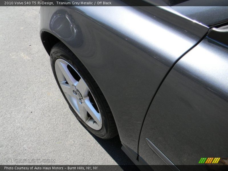 Titanium Grey Metallic / Off Black 2010 Volvo S40 T5 R-Design