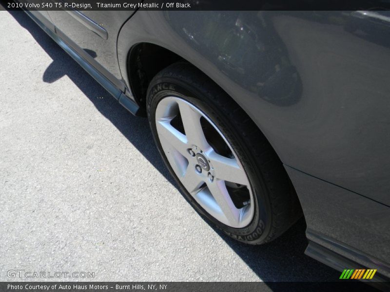Titanium Grey Metallic / Off Black 2010 Volvo S40 T5 R-Design
