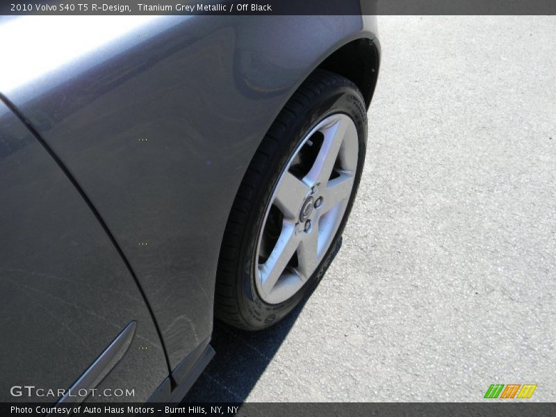 Titanium Grey Metallic / Off Black 2010 Volvo S40 T5 R-Design