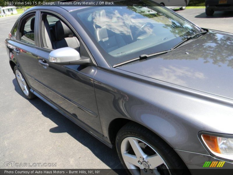 Titanium Grey Metallic / Off Black 2010 Volvo S40 T5 R-Design