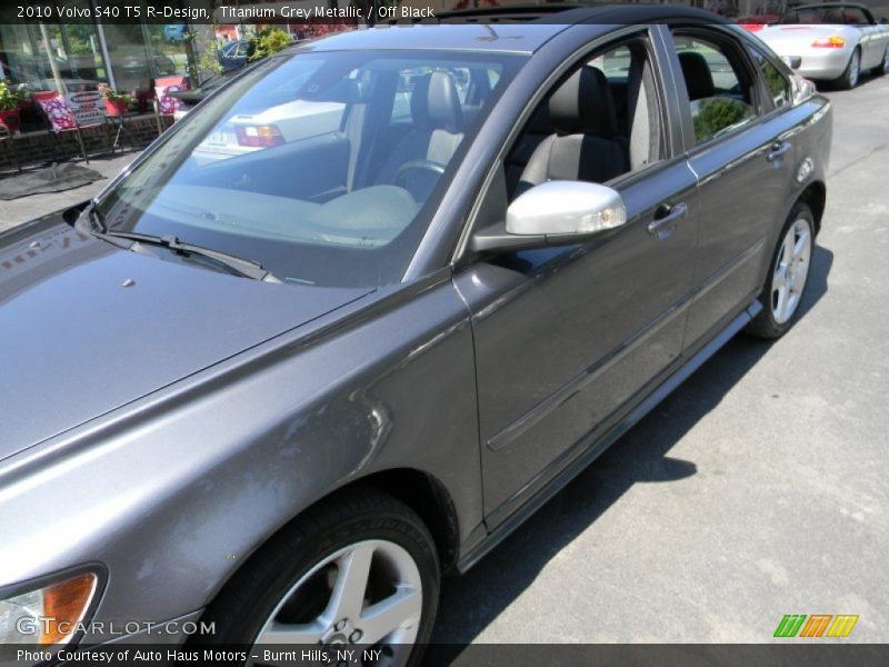 Titanium Grey Metallic / Off Black 2010 Volvo S40 T5 R-Design