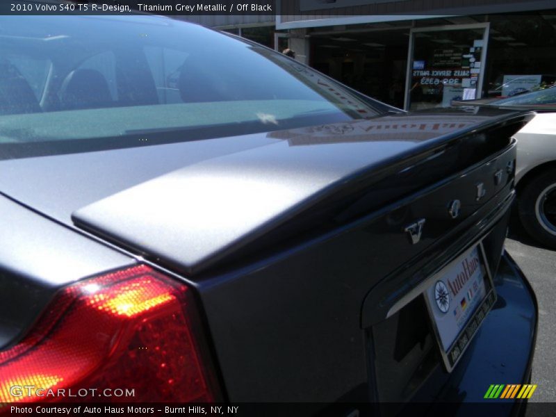 Titanium Grey Metallic / Off Black 2010 Volvo S40 T5 R-Design