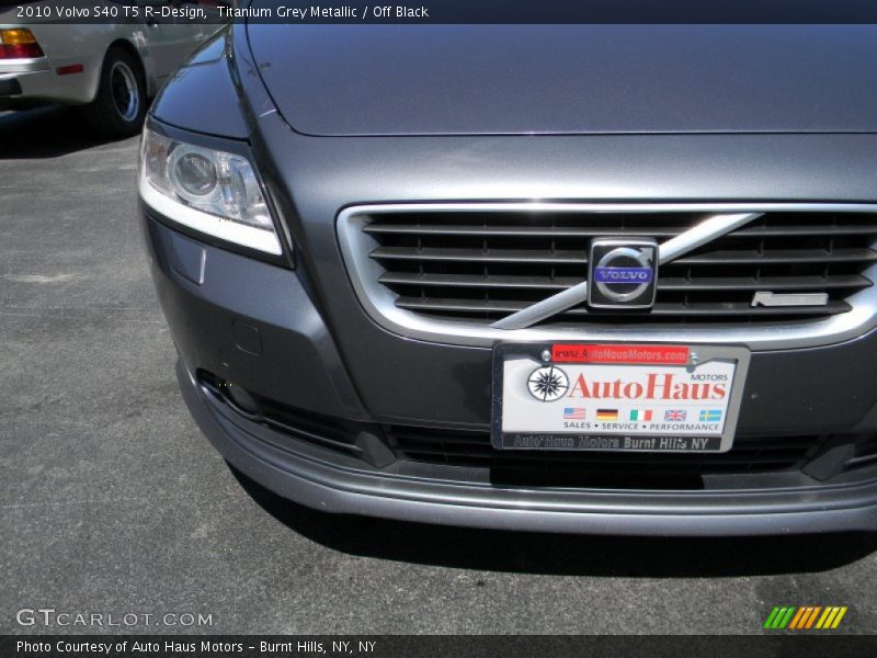 Titanium Grey Metallic / Off Black 2010 Volvo S40 T5 R-Design