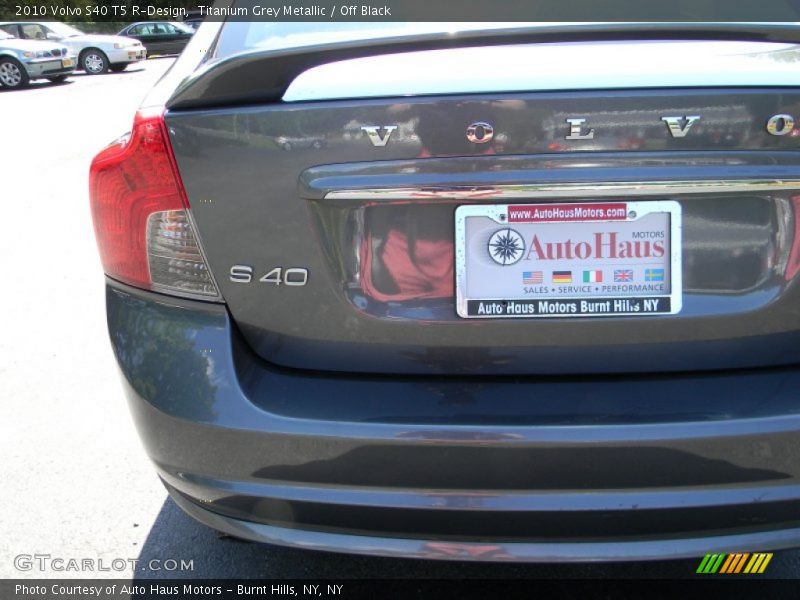 Titanium Grey Metallic / Off Black 2010 Volvo S40 T5 R-Design