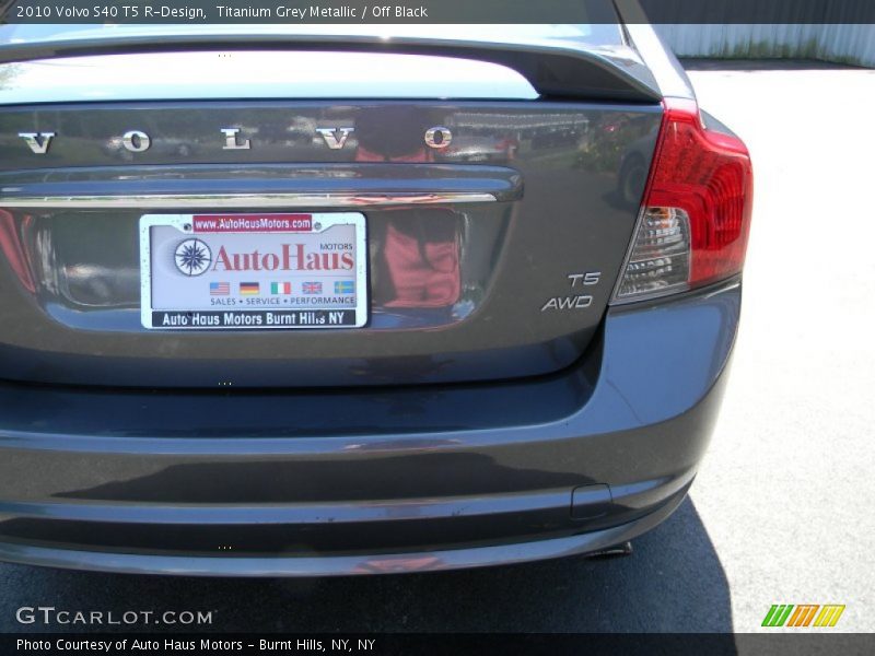 Titanium Grey Metallic / Off Black 2010 Volvo S40 T5 R-Design