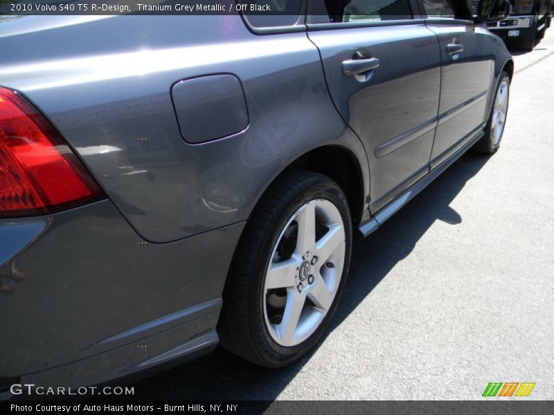 Titanium Grey Metallic / Off Black 2010 Volvo S40 T5 R-Design