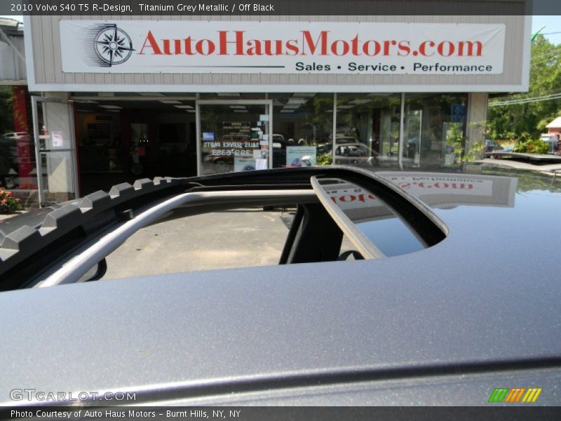 Titanium Grey Metallic / Off Black 2010 Volvo S40 T5 R-Design