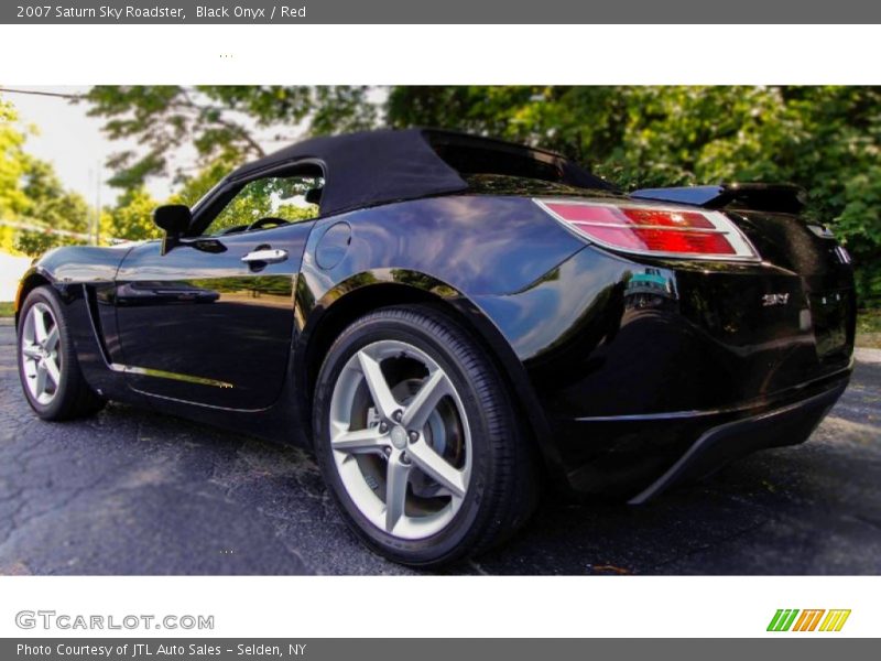 Black Onyx / Red 2007 Saturn Sky Roadster