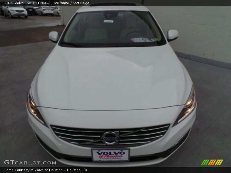 Ice White / Soft Beige 2015 Volvo S60 T5 Drive-E