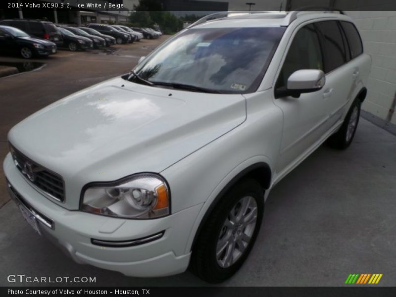 Front 3/4 View of 2014 XC90 3.2