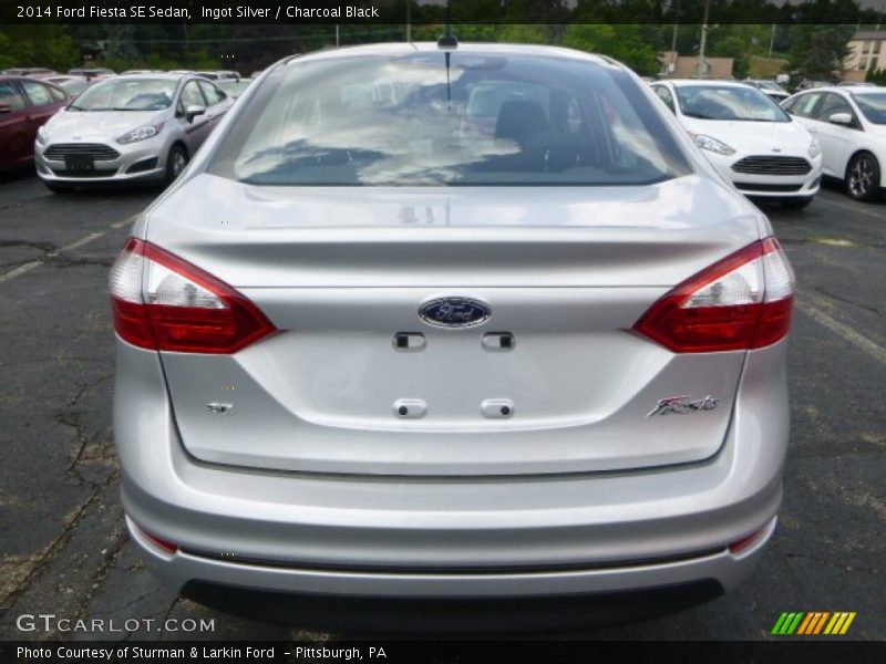 Ingot Silver / Charcoal Black 2014 Ford Fiesta SE Sedan