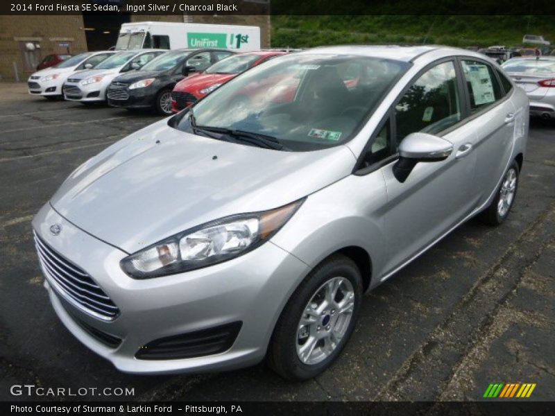 Ingot Silver / Charcoal Black 2014 Ford Fiesta SE Sedan