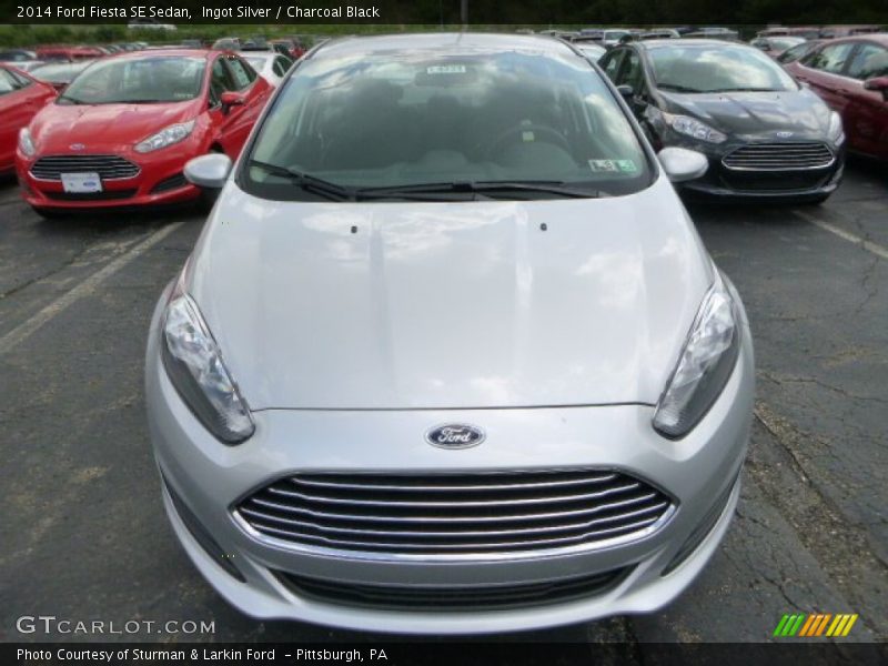 Ingot Silver / Charcoal Black 2014 Ford Fiesta SE Sedan
