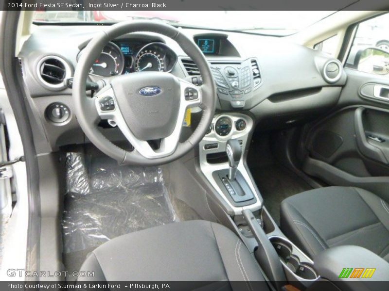 Ingot Silver / Charcoal Black 2014 Ford Fiesta SE Sedan