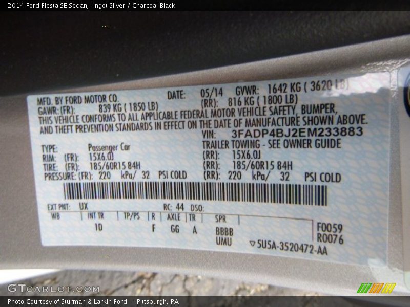 Ingot Silver / Charcoal Black 2014 Ford Fiesta SE Sedan