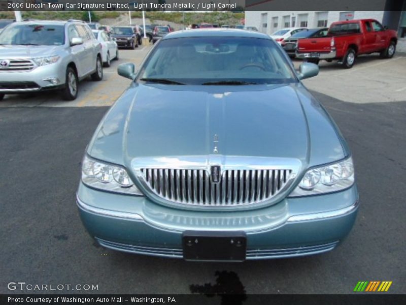 Light Tundra Metallic / Light Camel 2006 Lincoln Town Car Signature Limited