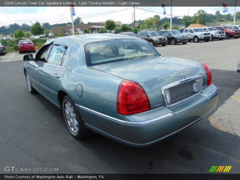 Light Tundra Metallic / Light Camel 2006 Lincoln Town Car Signature Limited