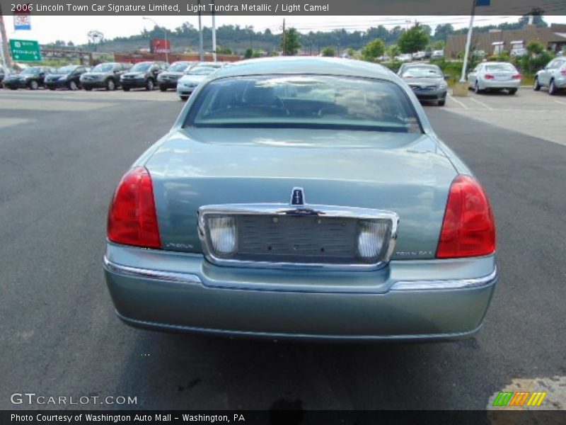 Light Tundra Metallic / Light Camel 2006 Lincoln Town Car Signature Limited