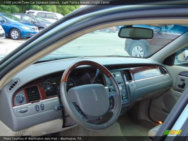 Dashboard of 2006 Town Car Signature Limited