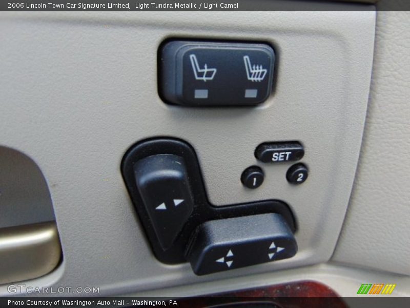 Controls of 2006 Town Car Signature Limited