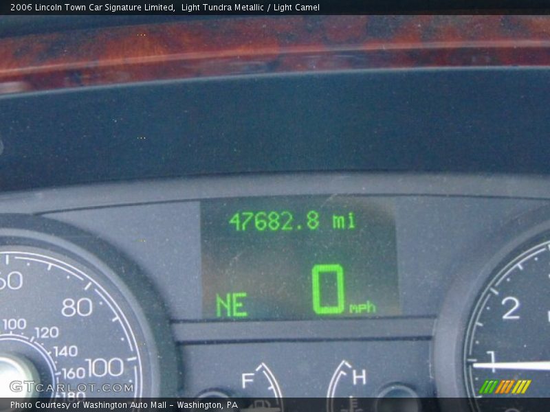 Light Tundra Metallic / Light Camel 2006 Lincoln Town Car Signature Limited