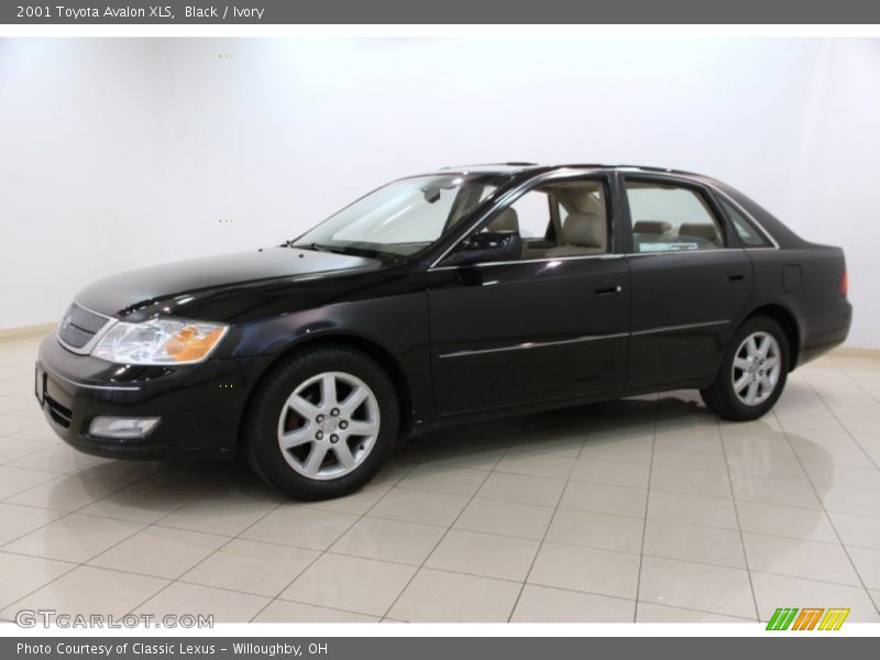 Front 3/4 View of 2001 Avalon XLS