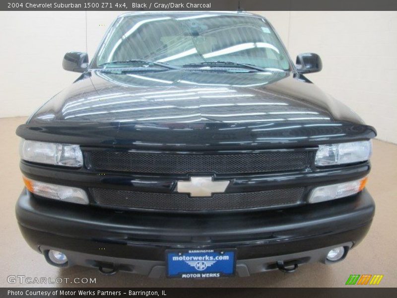 Black / Gray/Dark Charcoal 2004 Chevrolet Suburban 1500 Z71 4x4