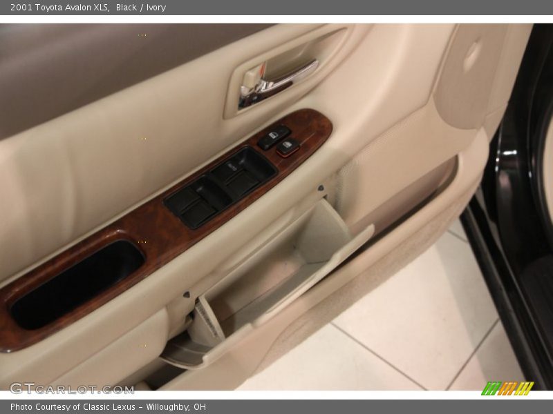 Black / Ivory 2001 Toyota Avalon XLS