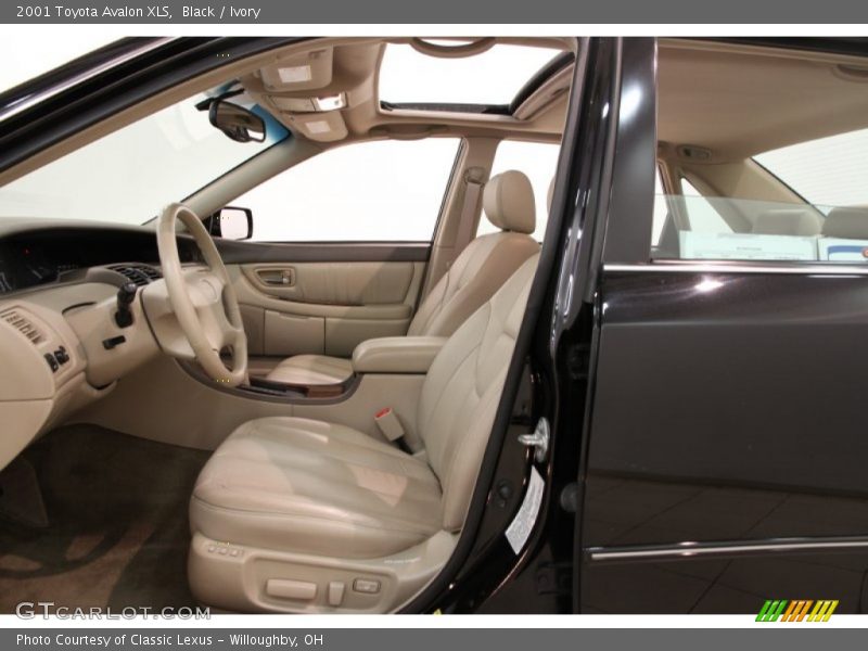 Black / Ivory 2001 Toyota Avalon XLS