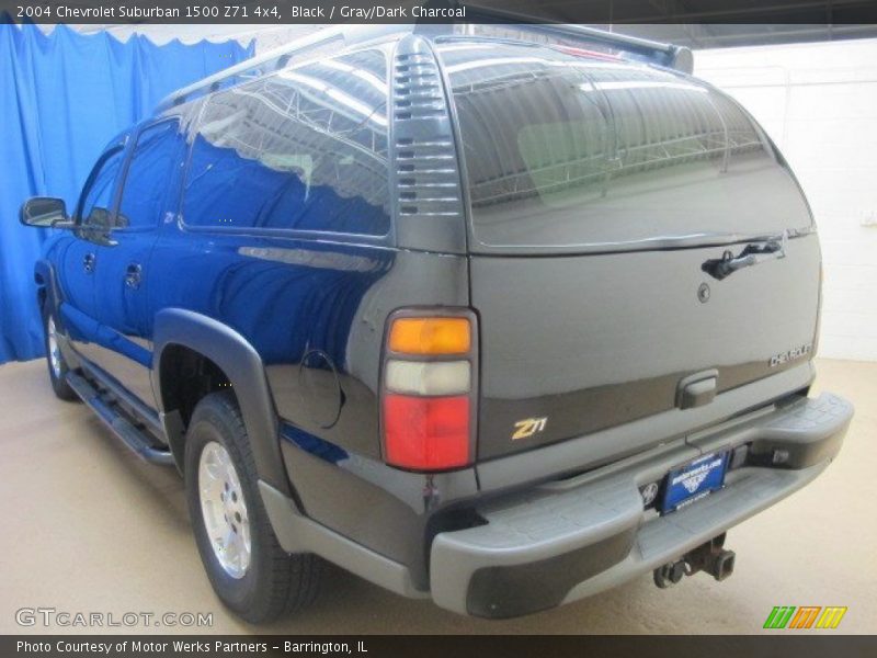 Black / Gray/Dark Charcoal 2004 Chevrolet Suburban 1500 Z71 4x4