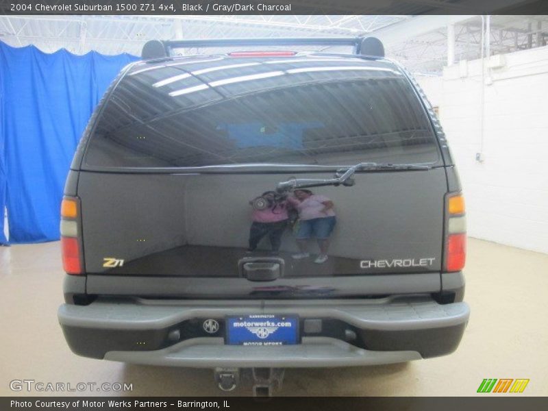 Black / Gray/Dark Charcoal 2004 Chevrolet Suburban 1500 Z71 4x4