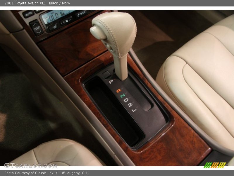 Black / Ivory 2001 Toyota Avalon XLS