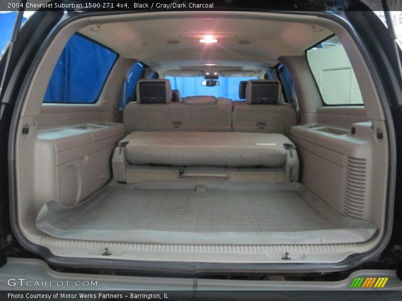 Black / Gray/Dark Charcoal 2004 Chevrolet Suburban 1500 Z71 4x4