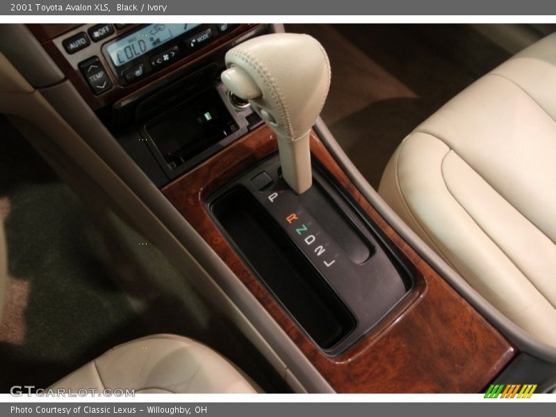 Black / Ivory 2001 Toyota Avalon XLS